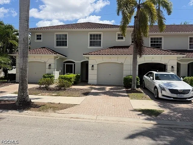 2 bed, 2.5 bath, 1445 sqft, $1,650 — Photo 2