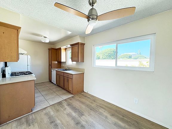 Kitchen / Dining Area