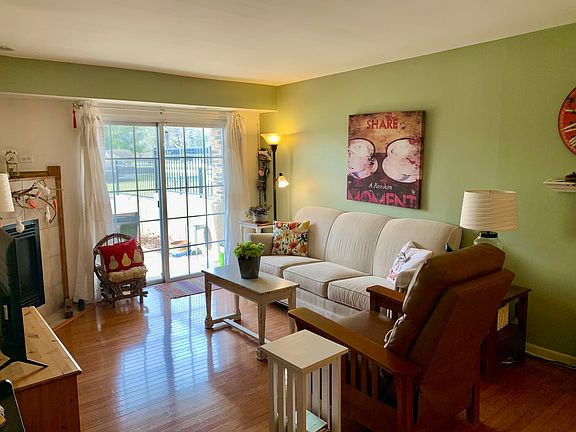 3rd image of 1621 N Windsor Dr APT 116