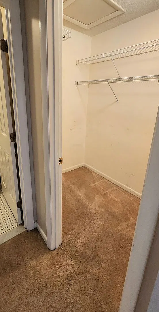 2 Bed, 2.5 Bath, Townhouse in Rolling Oaks — Photo 4