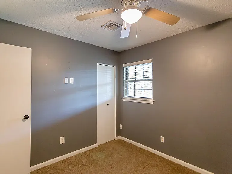 130 Country Club Dr — Photo 22
