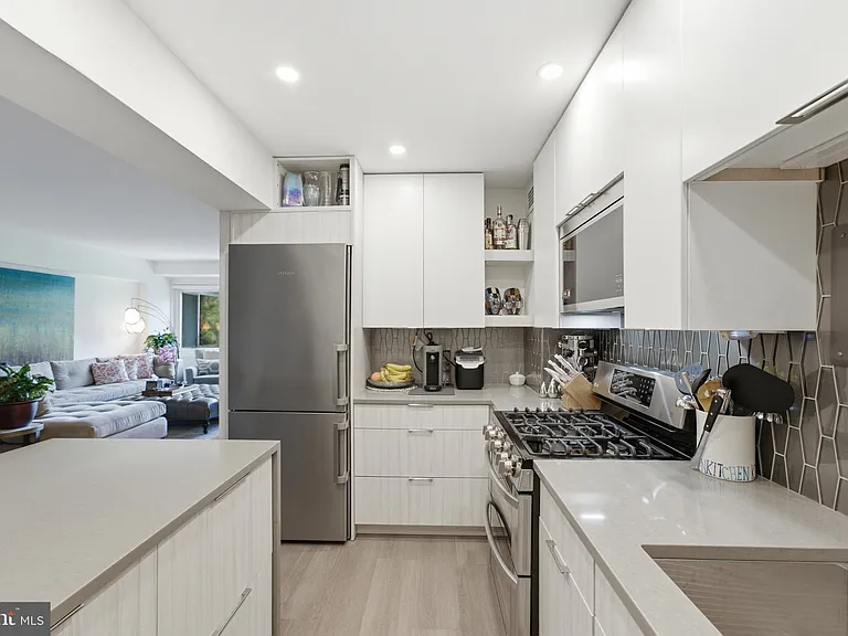 4201 Cathedral Ave NW #903W — Photo 8