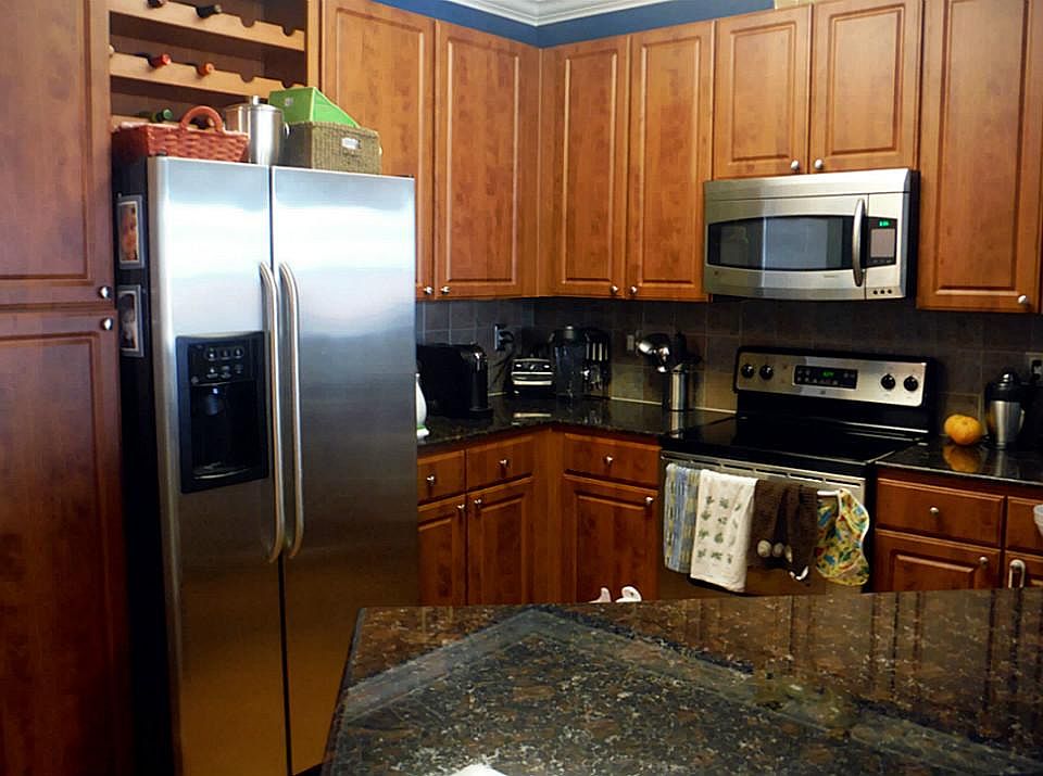 Spacious, Open kitchen with Granite Countertops and Stainless Appliances.