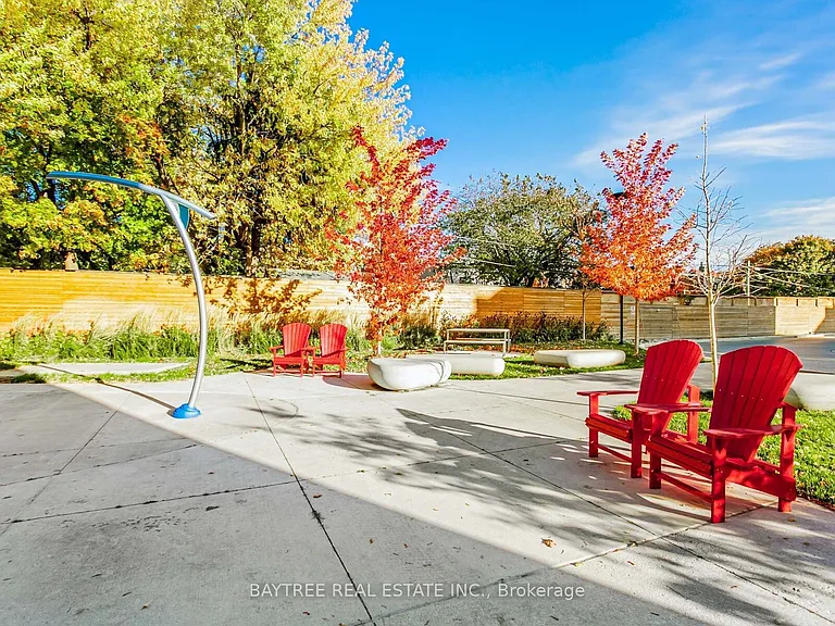 30 Ed Clark Gdns #Townhouse 4 — Photo 25