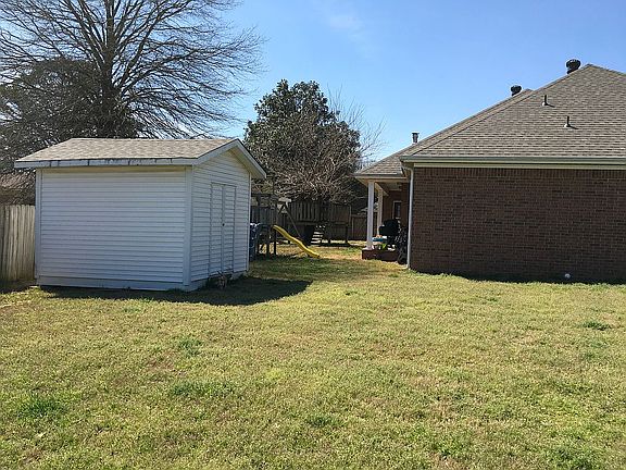 3rd image of 370 Castlegate Dr