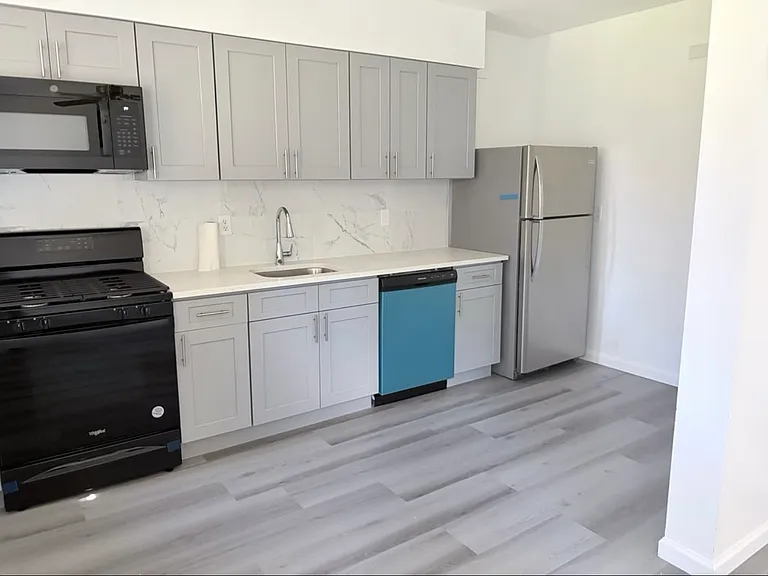 17 Walnut St — Photo 8