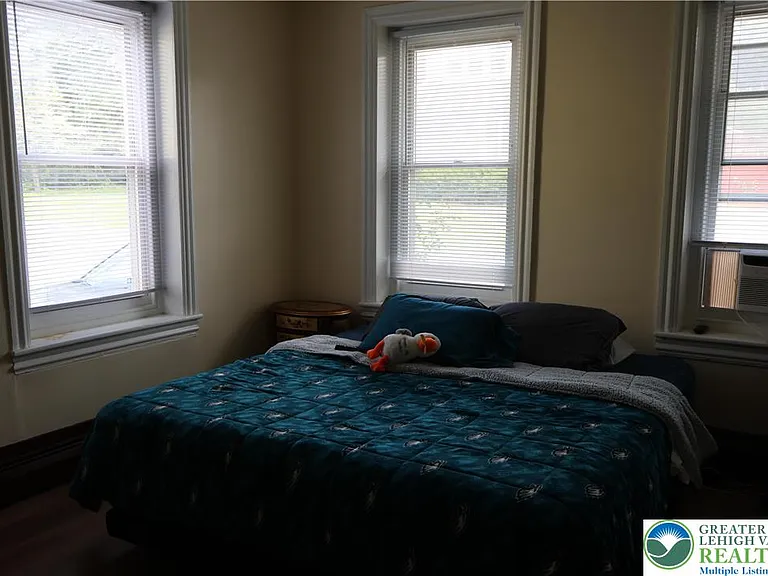 1533 E Emmaus Ave — Photo 6