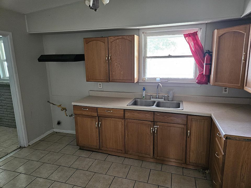 2nd image of 138 Ashland Dr