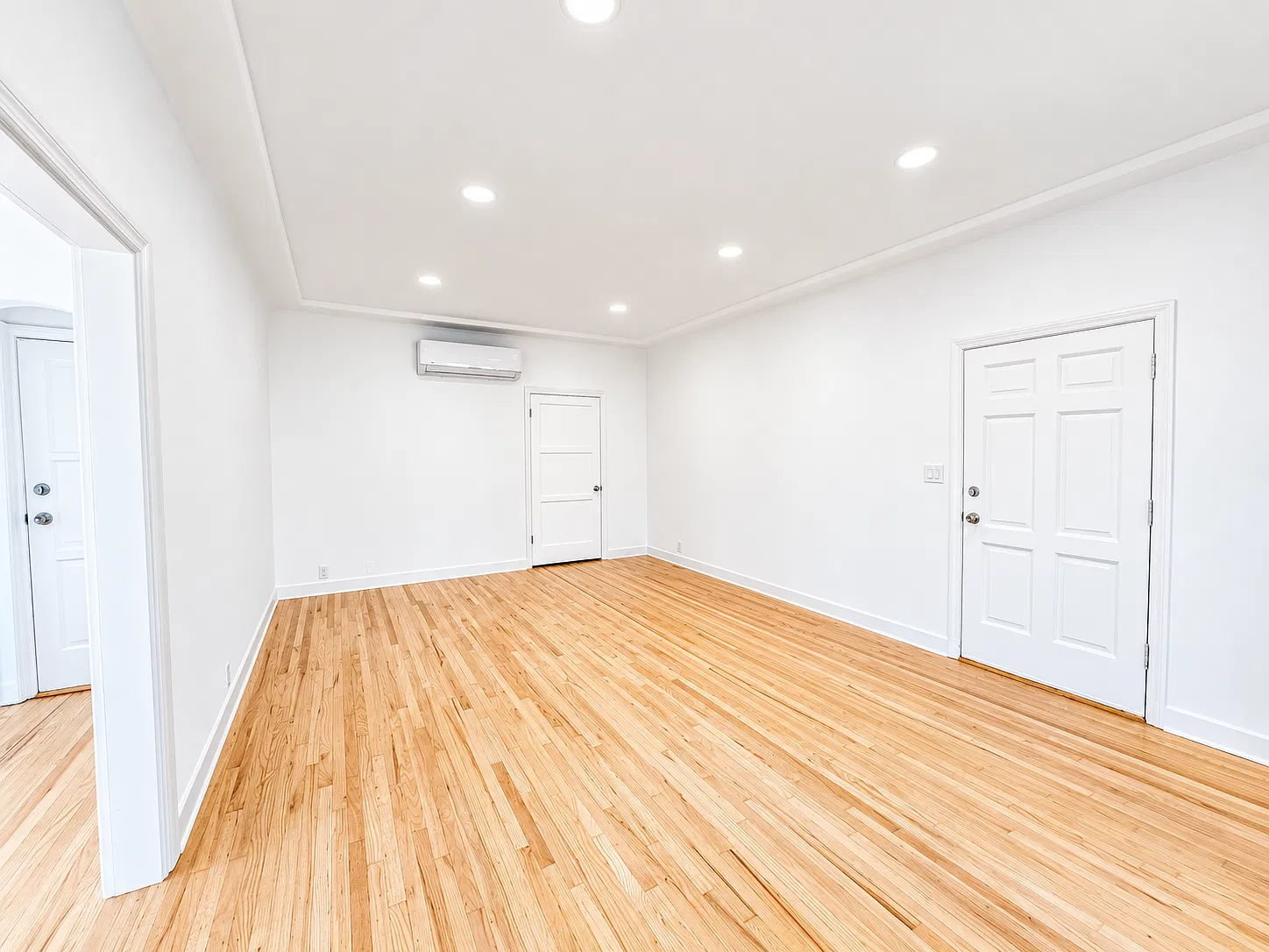 Wilson Ave 1540 — Photo 1