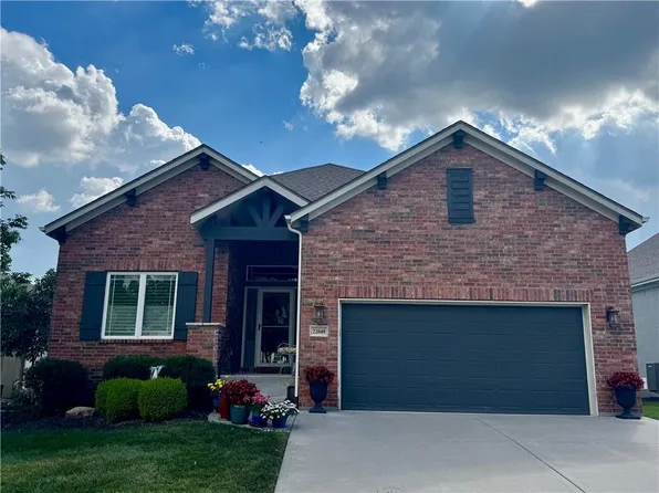 22049 W 121st St, Olathe, KS 66061