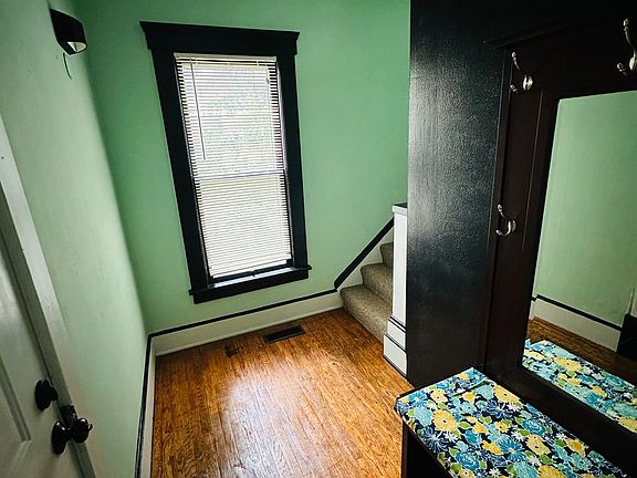 2nd image of 121 Lincoln Ct #2