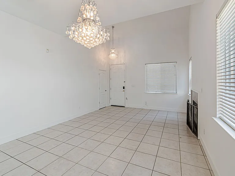 118 Copper Beech Gln — Photo 5