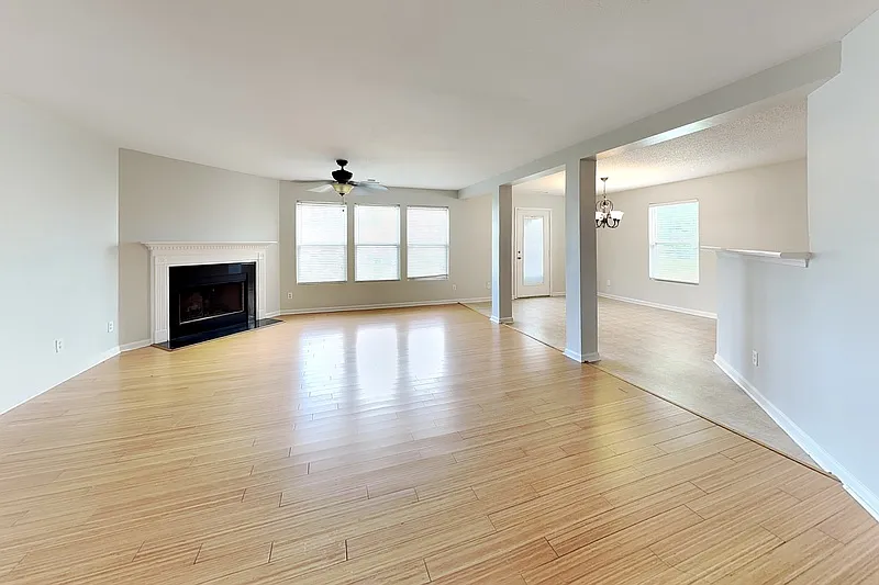 6 bed, 3.0 bath, 3608 sqft, $2,550 — Photo 2