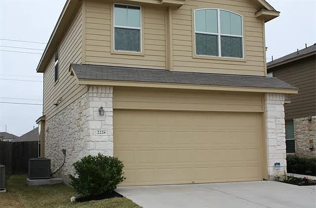 2228 Nestlewood Dr — Photo 2