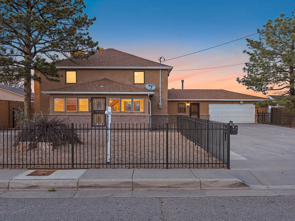 1st image of 813 Los Arboles Ave NW