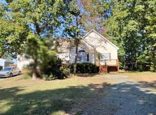 510 W 10th St, Siler City, NC 27344