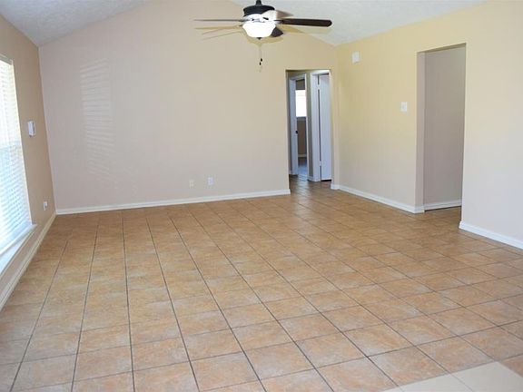 5th image of 2316 Cambridge Ct N
