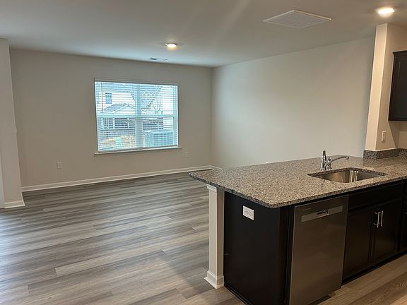 5th image of 810 Embark Cir #1