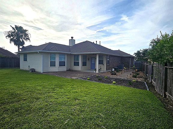 2nd image of 2406 Santiago Ln