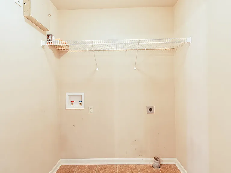 120 Deraney Ln — Photo 4