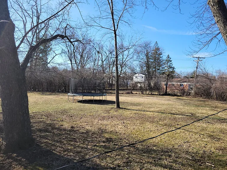 30003 W Ten Mile Rd — Photo 10