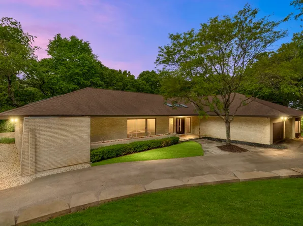 4 Far Hills Rd, Barrington, IL 60010