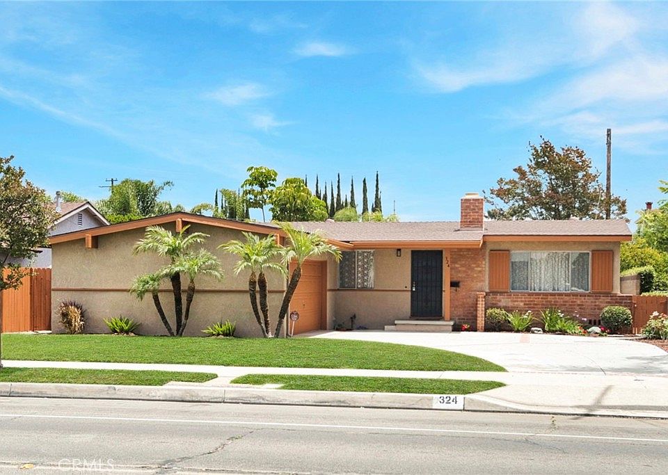 1st image of 324 N La Reina St