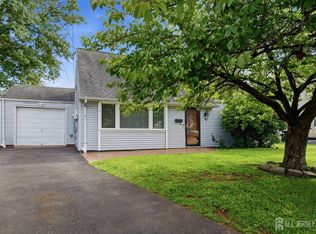 17 Joanna Pl, Colonia, NJ 07067