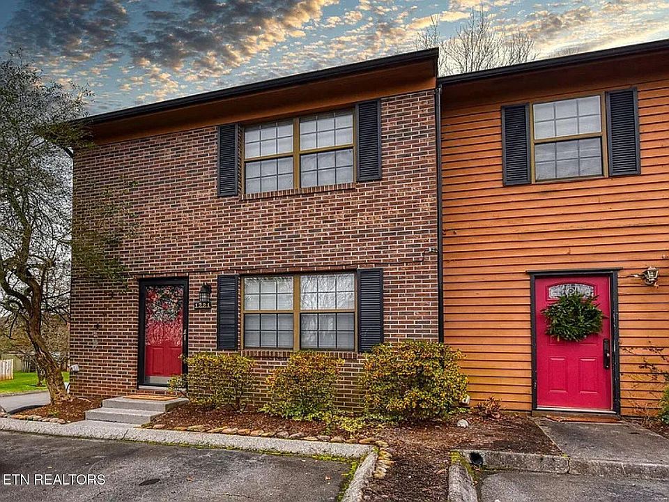 1st image of 1221 Crest Brook Dr