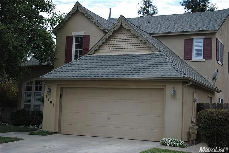 1701 Palmershiem St photo 1