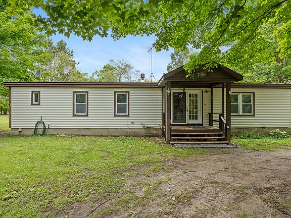 3rd image of 15070 Rapids Dr
