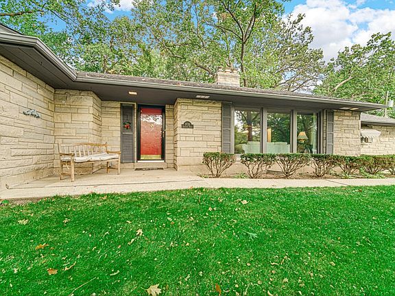 2nd image of 2735 Edgewood Dr