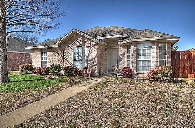 1st image of 909 Crestwood Dr