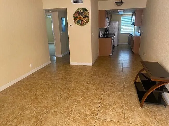 135 NW 5th Ave #3 — Photo 16