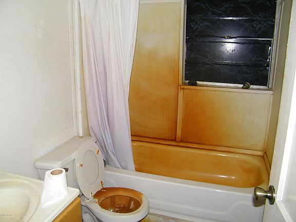 3rd image of 2712 Dunn Ave