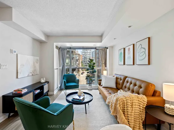 18 Beverley St #416, Toronto, ON M5T 3L2