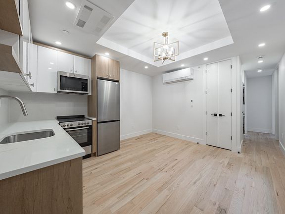 3rd image of 376 Montgomery St #3D