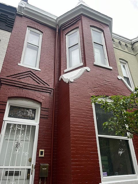 1st image of 427 5th St NE