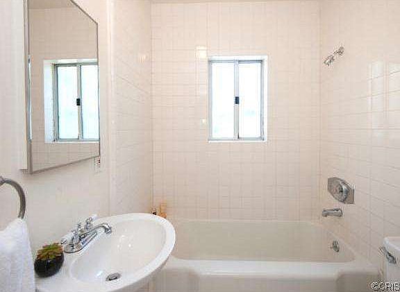 2nd image of 5844 Riverton Ave