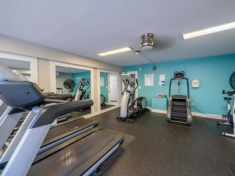 The Regent at Bellevue Way Apartments — Photo 40