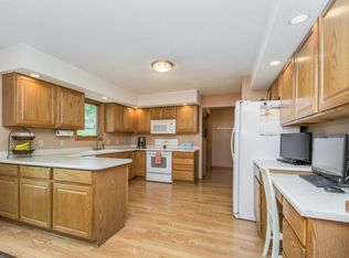 17 Cedar Dr, Pella, IA 50219