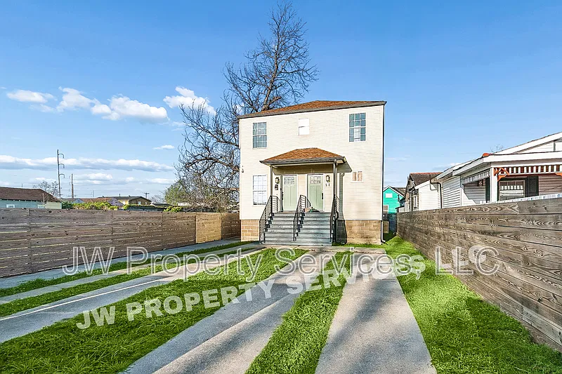 2632-34 Annette St #2634
