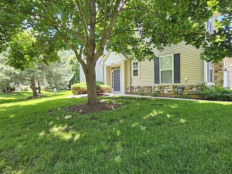 749 Dillon Ct — Photo 4