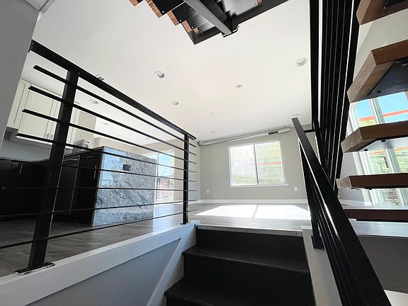4th image of 1830 Frankford Ave #3R