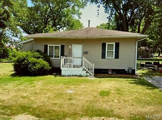 834 N Easton St, Staunton, IL 62088