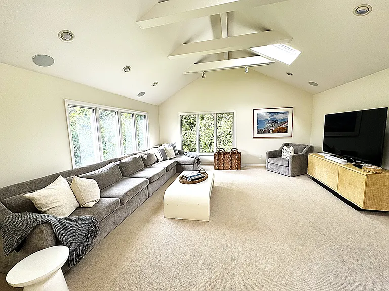 43 Arbutus Rd — Photo 3