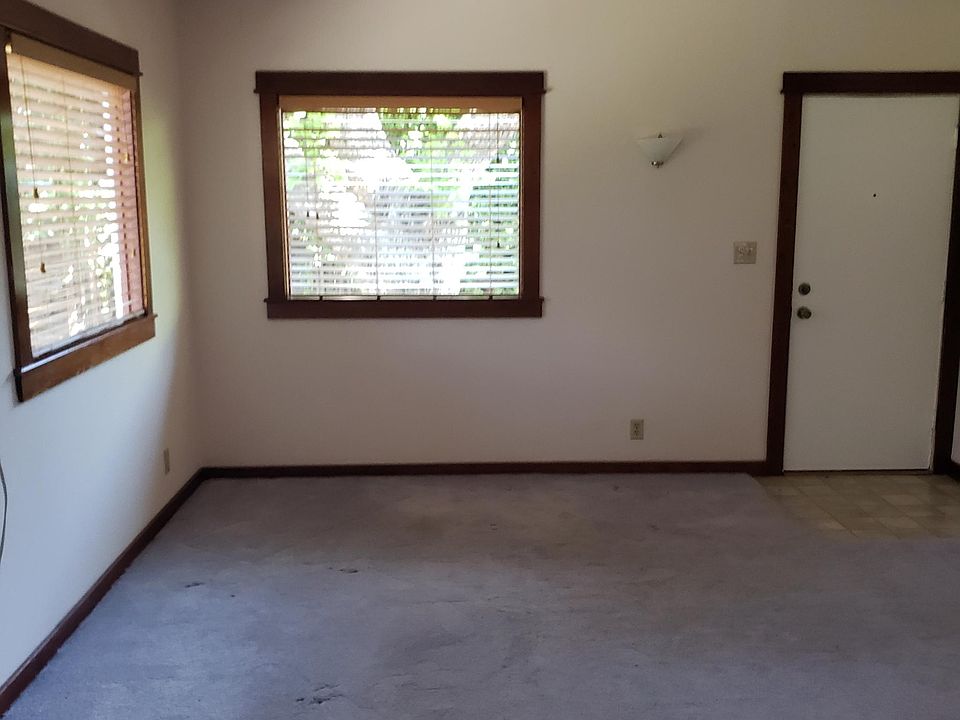 2nd image of 535 W Woodbury Rd