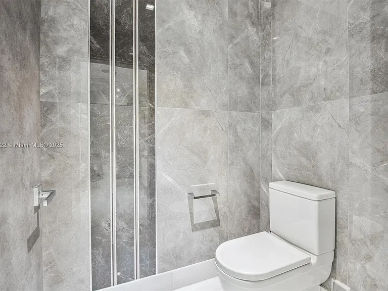 330 Sunny Isles Blvd #5-UPH04 — Photo 32