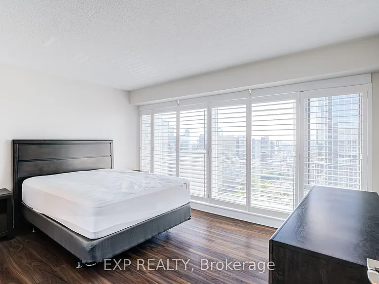 210 Victoria St #Penthouse 09 — Photo 23