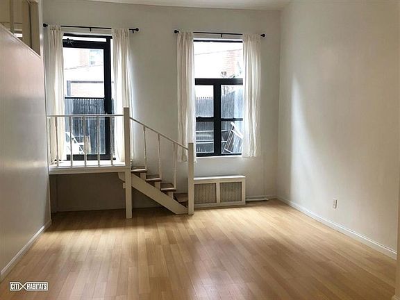 4th image of 250 W 14th St Frnt 1